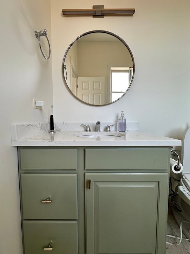 Building Photo - 1930 N Halsted St