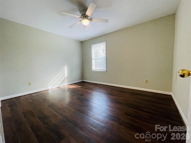 Building Photo - 2499 Brookwood Rd