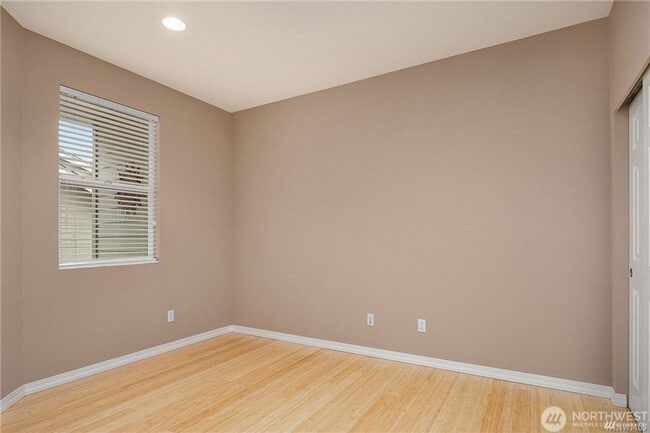 Building Photo - 2bd/1.75ba Redmond Duplex