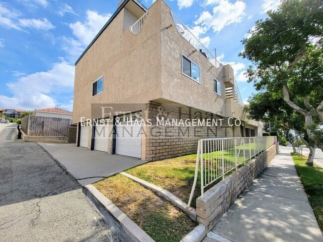 Building Photo - 2755 E Hill St