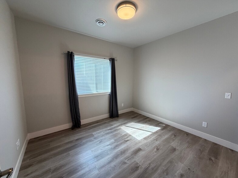 Building Photo - 3250 Rosebud Dr