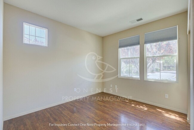 Building Photo - Lincoln Crossing; 4 bedroom in Gated commu...