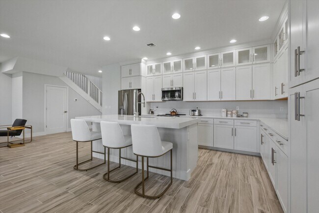 Building Photo - 16259 Sandy Shore Dr