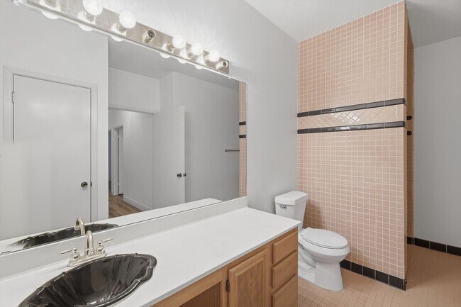 Building Photo - Spacious 4/2.5 in Northwest Crossing