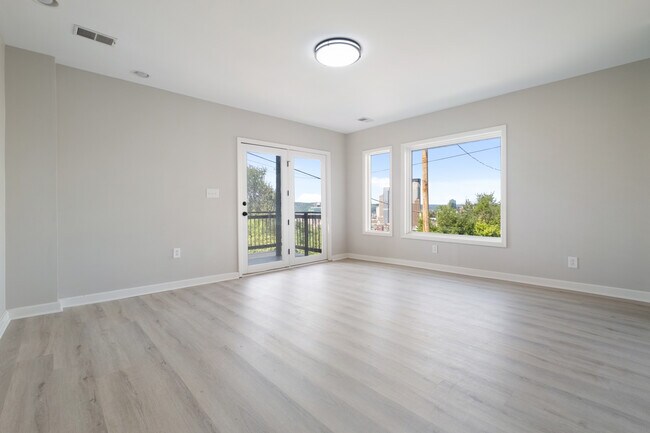 Building Photo - 451 Neff St