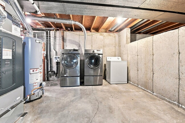 Building Photo - $2,645.95, 4-bed, 2.5-bath located in Centennial with a fenced backyard.