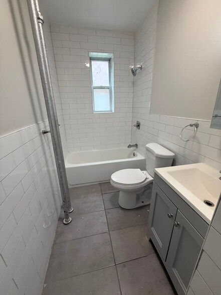 Building Photo - 158 Bergen Ave