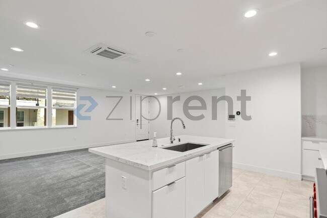 Building Photo - 1107 Lorenzini Lp