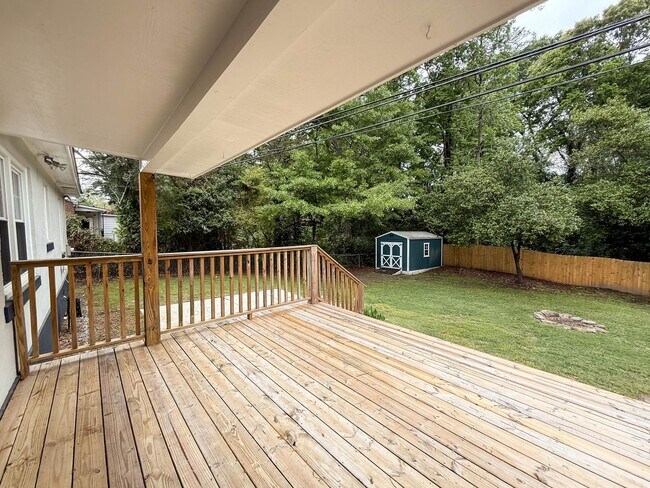 Building Photo - 2515 Camille Dr