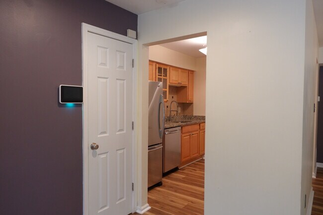 Building Photo - 3001 N Dale Ct