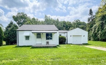 Building Photo - Nice 2bd / 1 ba house with attached garage...