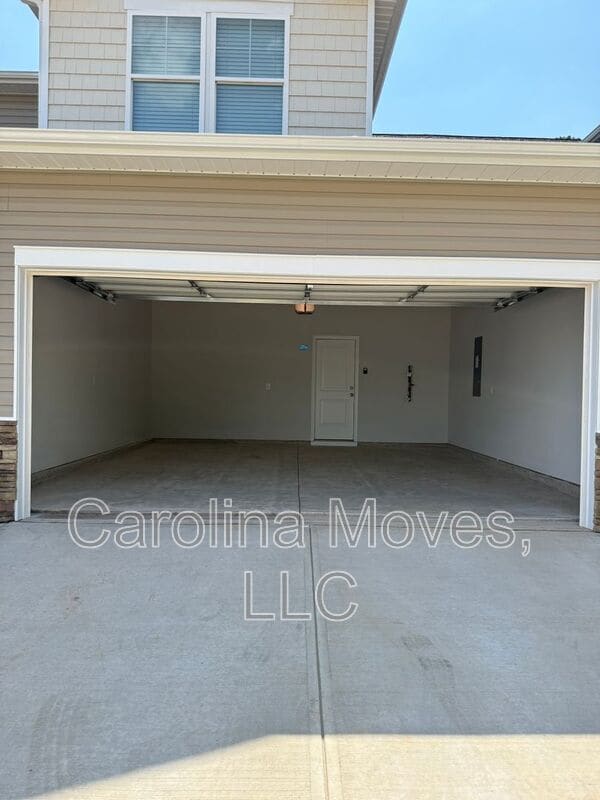Building Photo - 417 Mariene Dr