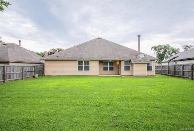 Building Photo - 701 Stoneybrooke Way