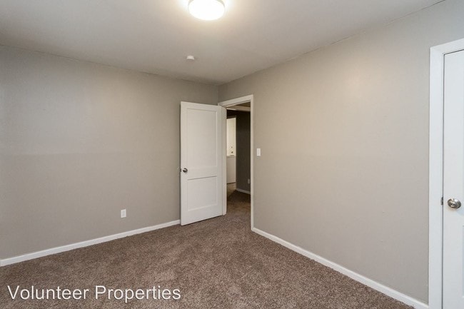 Building Photo - 3301 Pinewood Ave