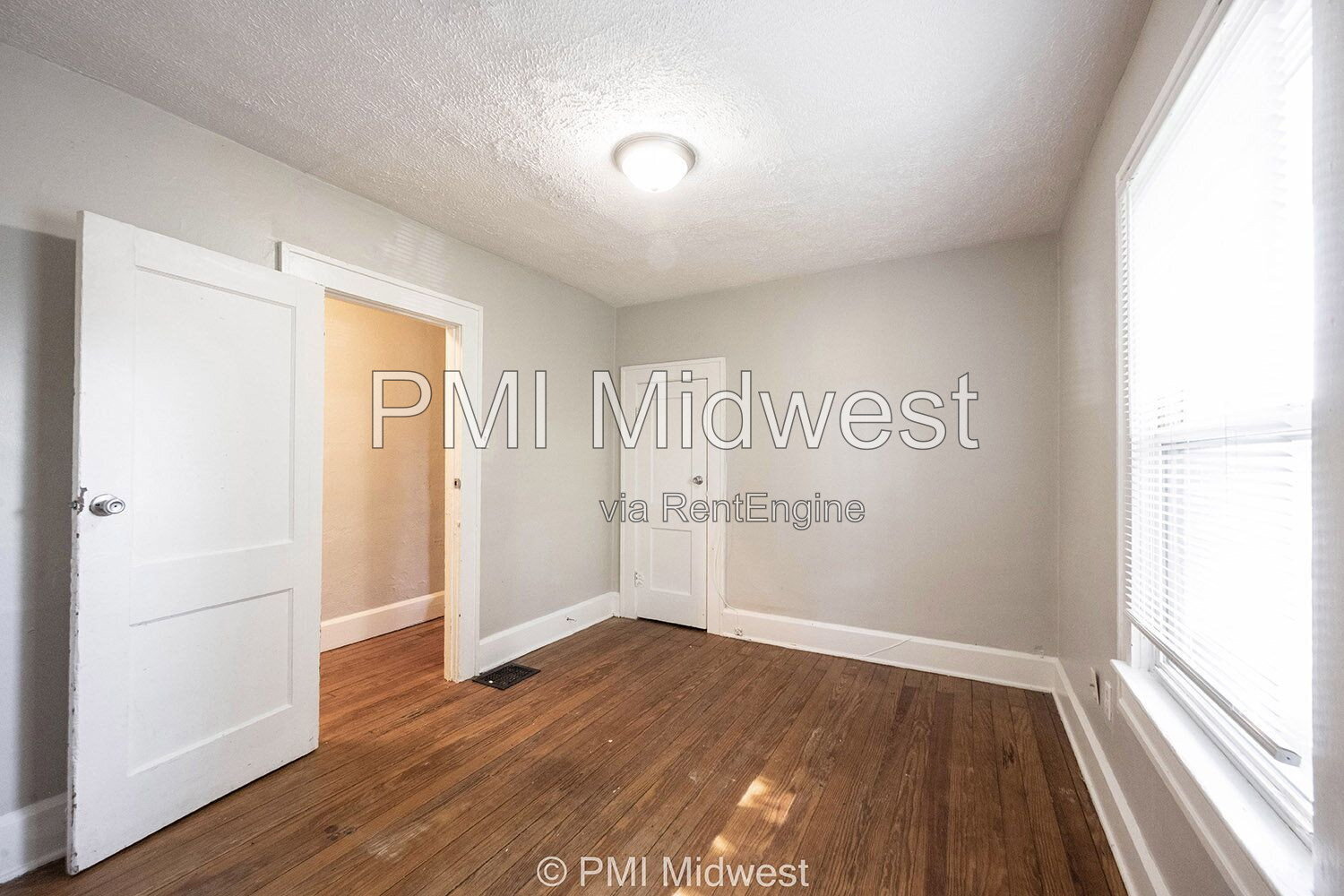 Building Photo - 411 W 40th St