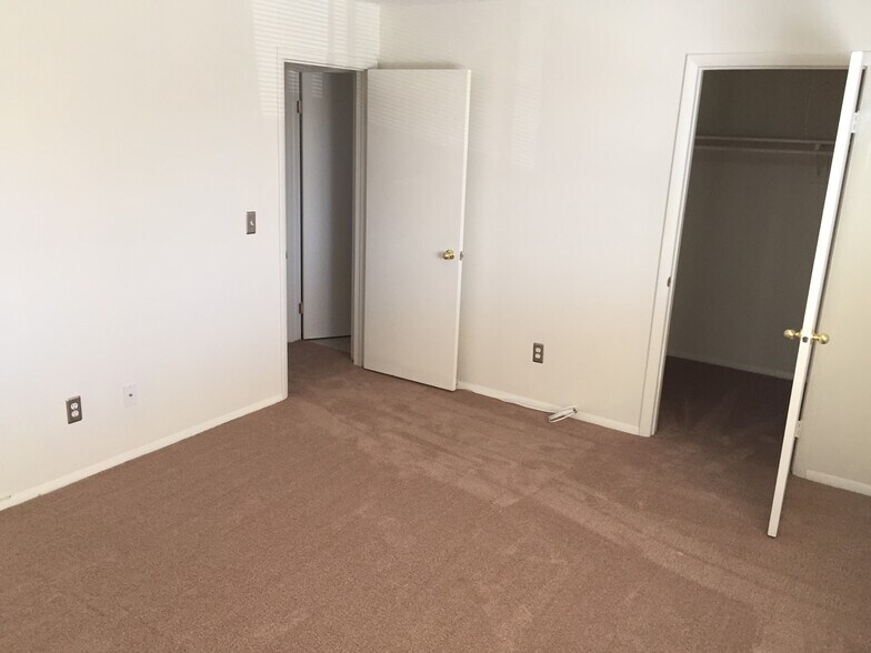 Building Photo - 912 Cherry Hill Dr