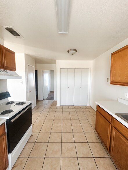 Building Photo - 1808 Windward Dr