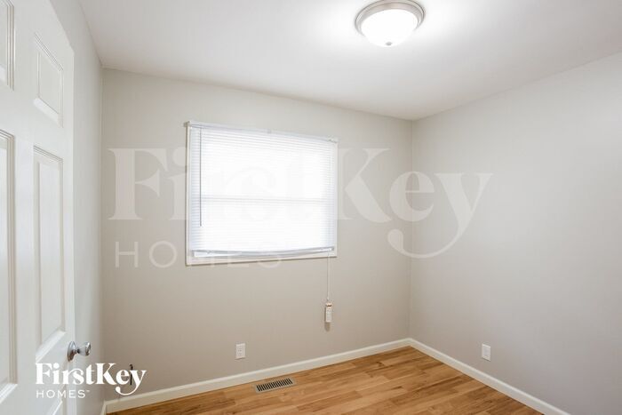 Building Photo - 10808 Ruckle St
