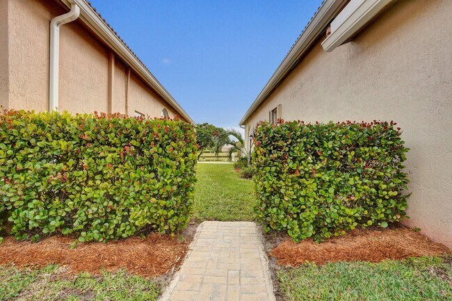 Building Photo - 16658 La Mesa Dr