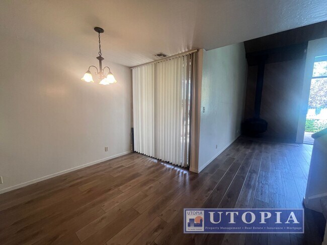 Building Photo - RENT SPECIAL: 50% off 1st months rent if the lease is signed by January 1st! Bright Natural Light...