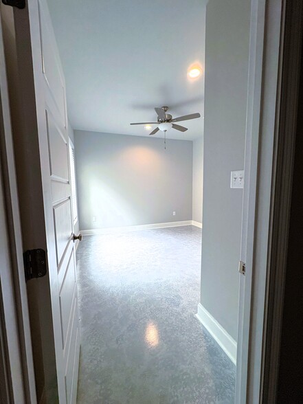 spare bedroom - 107 Centre Sarcelle Blvd