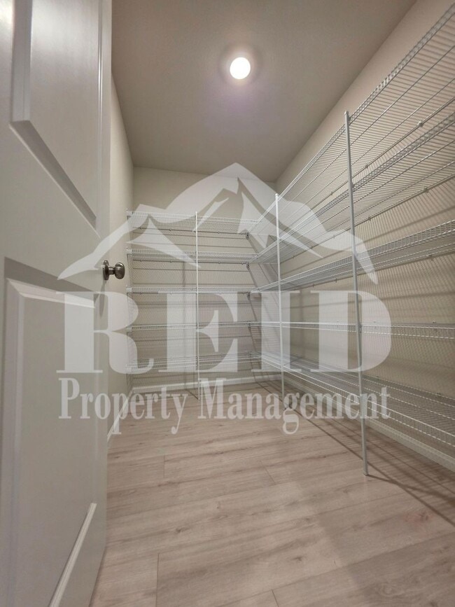 Building Photo - New 5-Bedroom home in the heart of Belfair