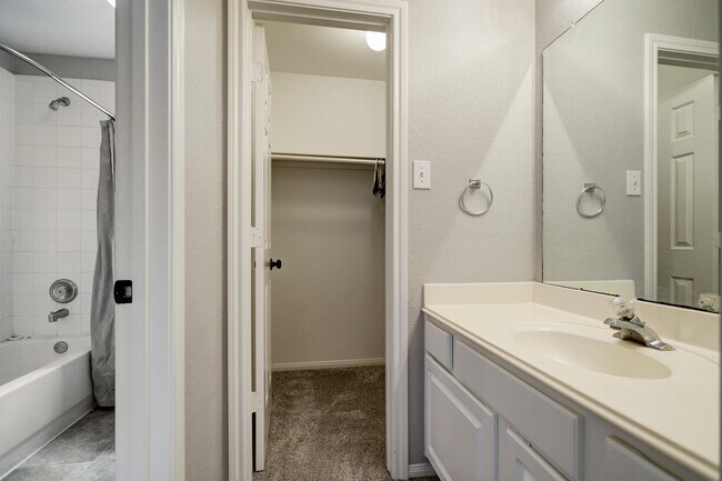 Building Photo - 2222 Keeran Point Ct