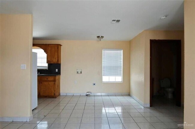 Building Photo - 10 US-83