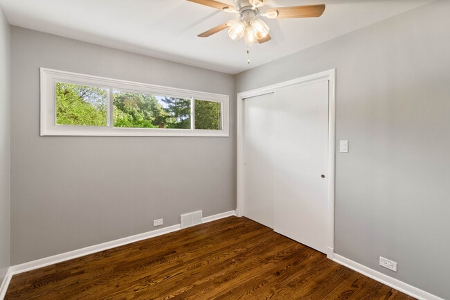 Building Photo - 334 Russet Ln