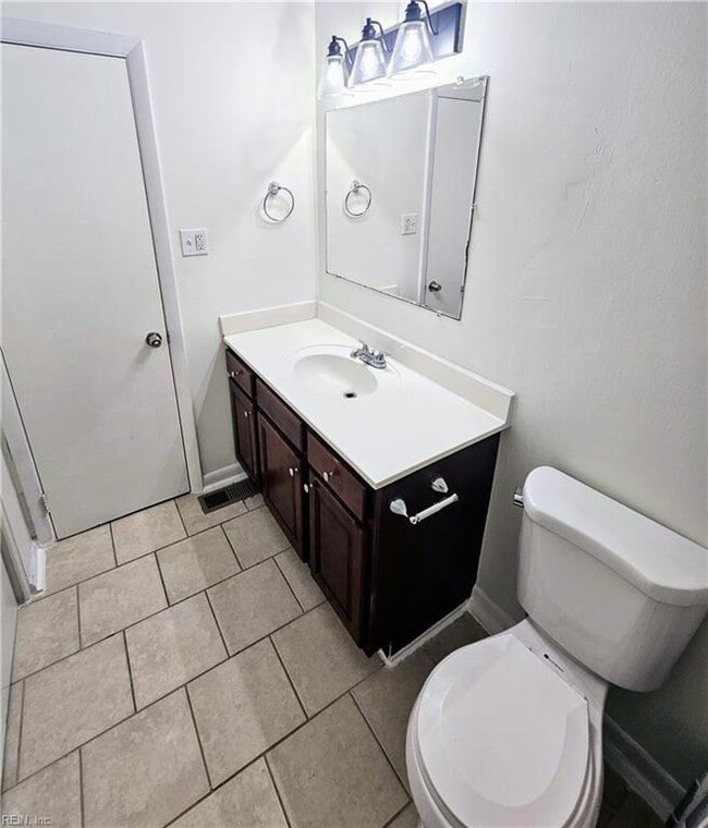Building Photo - 5643 Dodington Ct