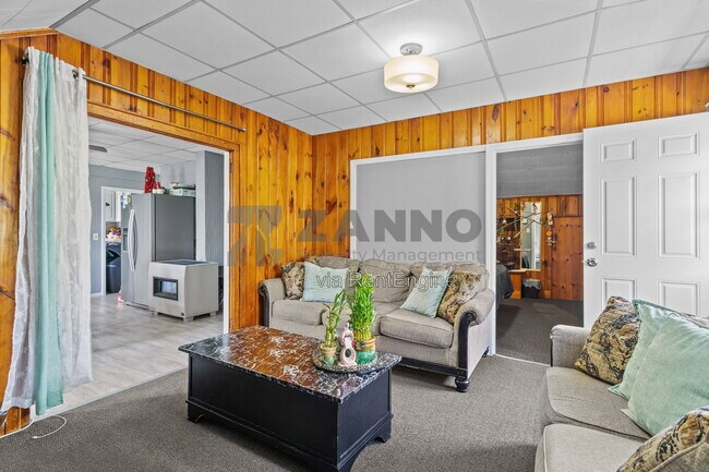 Building Photo - 121 Farmington Ave