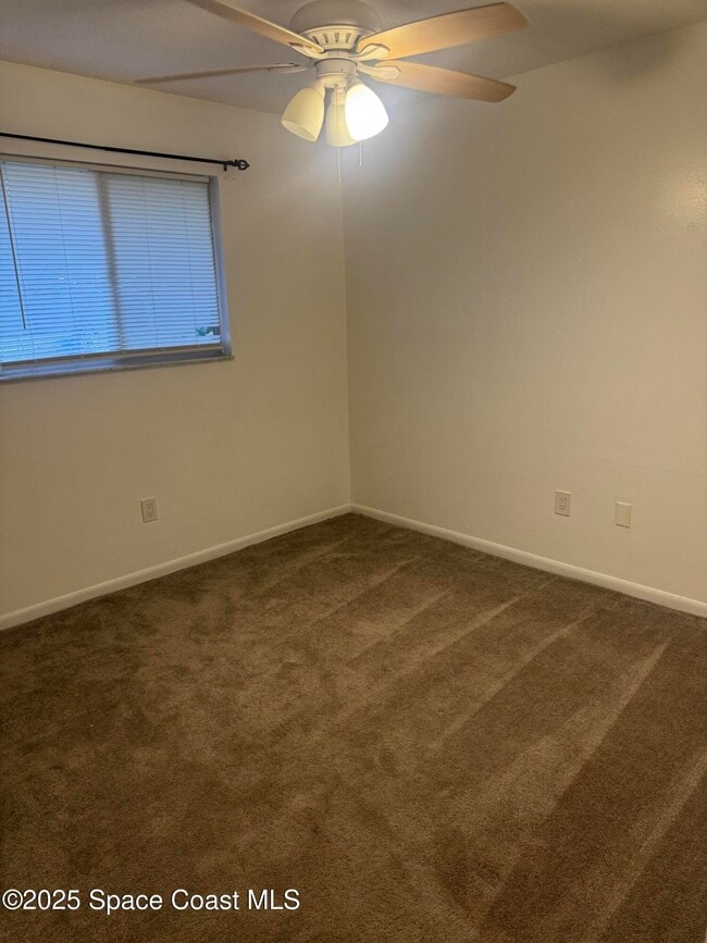 Building Photo - 810 Vantage St SE