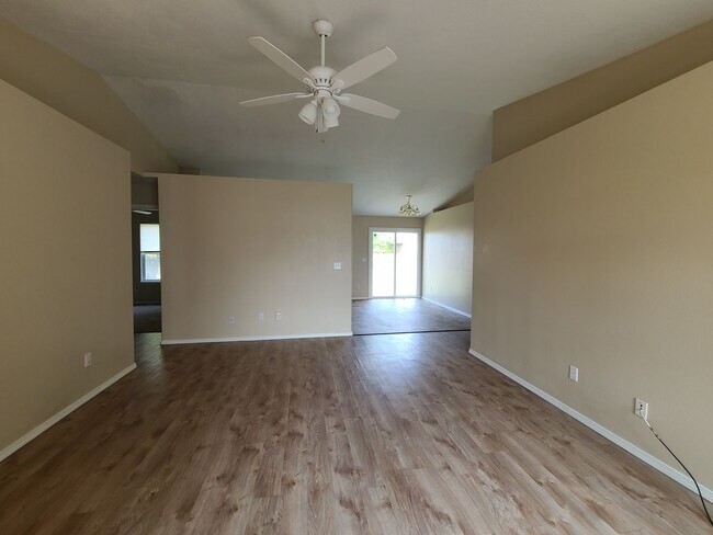 Building Photo - Nice Home near Vallivue High School