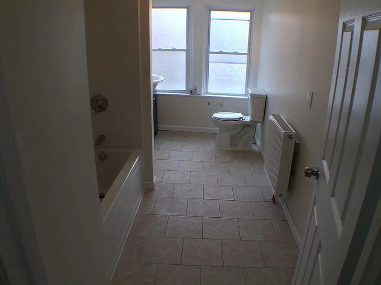 Building Photo - 5647 Hampton St