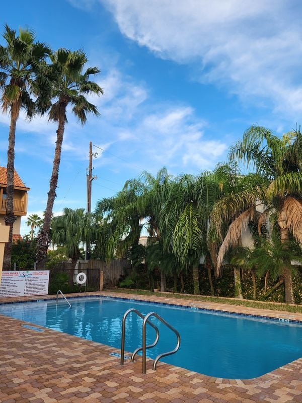 Building Photo - 206 W Red Snapper St