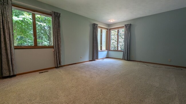 Building Photo - 7907 W R Ave