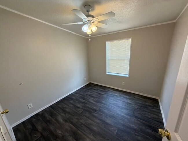 Building Photo - ***4 BEDROOM/2 BATHROOM IN DEWEY***