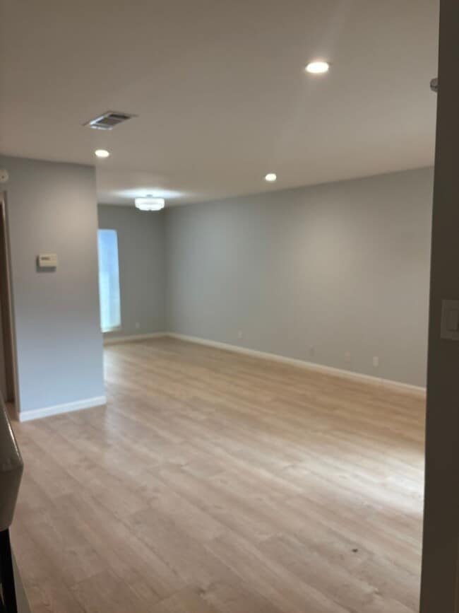 Building Photo - Stylish & Sun-Filled Condo with Private Patio in Prime Concord Location