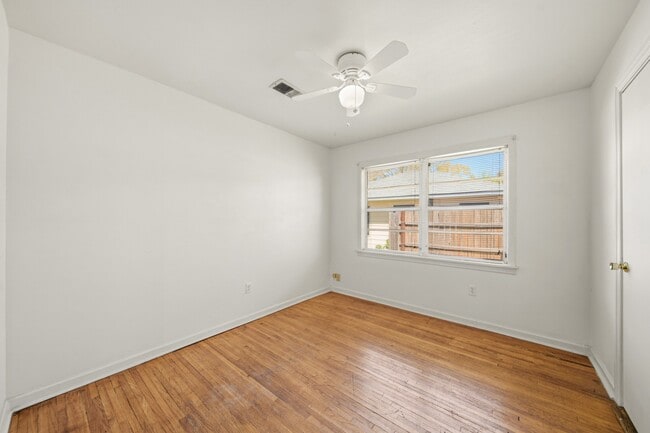 Building Photo - 602 N Circle Dr