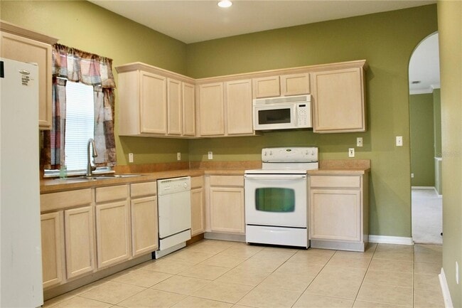 Building Photo - 810 Hillside Dr