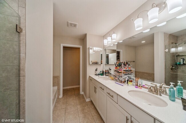 Building Photo - 206 Belmont Dr