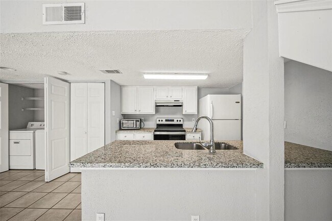 Building Photo - 2300 Old Spanish Trl