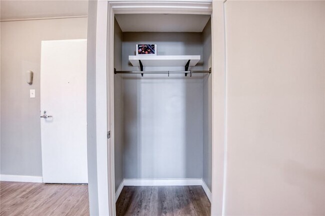 Building Photo - 320 Fort Duquesne Blvd