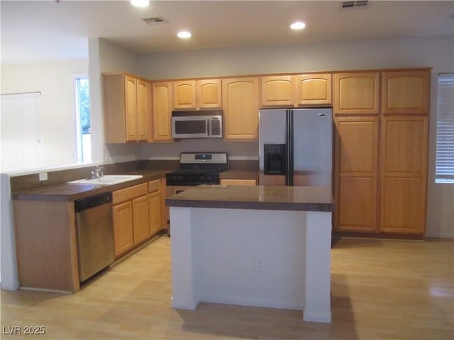 Building Photo - 620 White Shark Ct