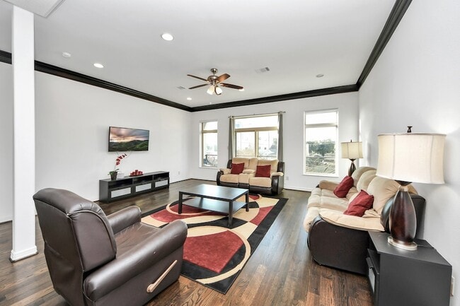 Building Photo - 146 Carson Ct