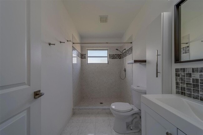 Building Photo - 2441 Persian Dr