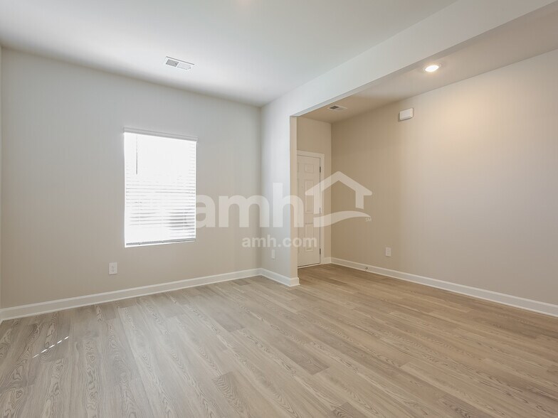 Building Photo - 797 Treeline Rd