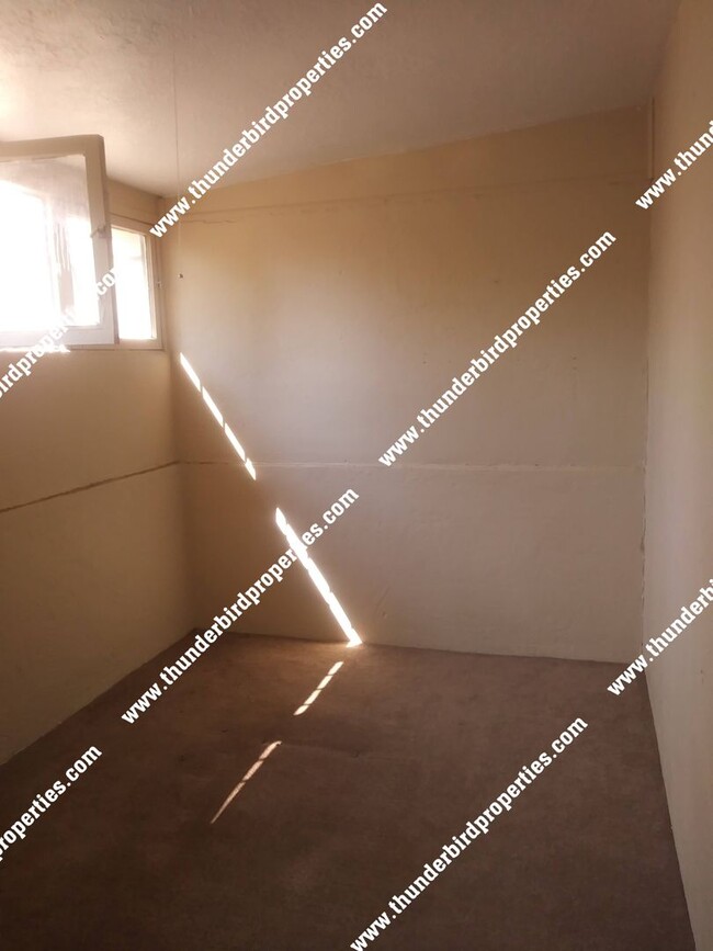 Building Photo - 2 bedroom, 1 bath near CNM and UNM