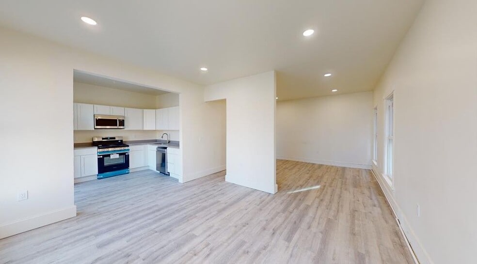 Unit 2 - 736 Main St