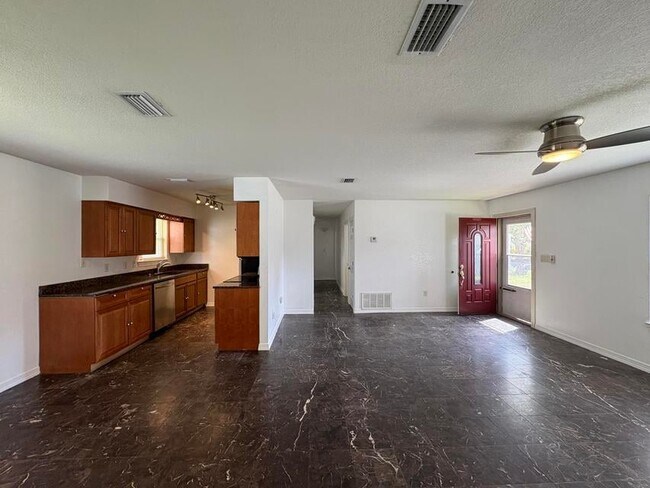 Building Photo - 410 Wildwood St